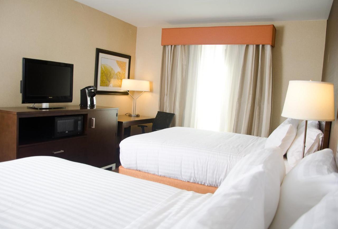 Holiday Inn Express Hotel & Suites Watertown - Thousand Islands By Ihg Екстер'єр фото