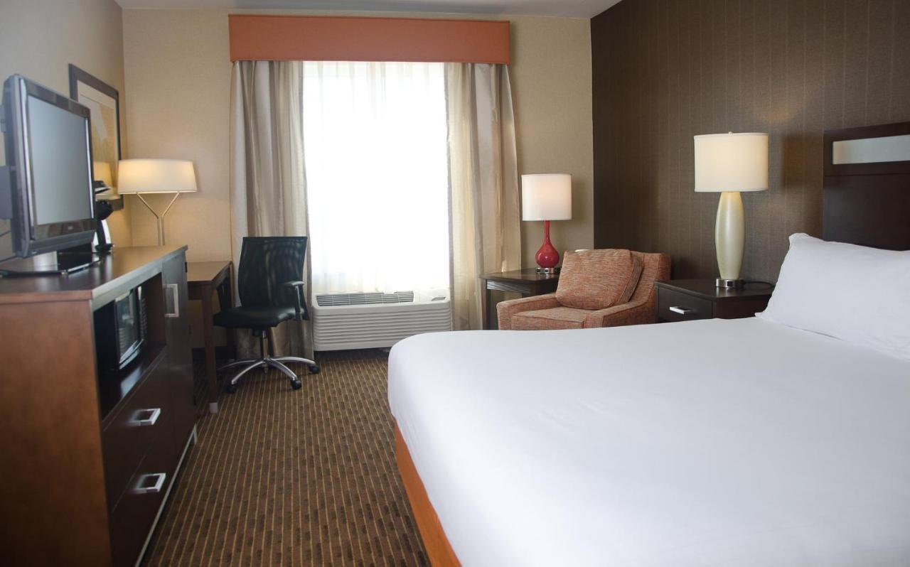 Holiday Inn Express Hotel & Suites Watertown - Thousand Islands By Ihg Екстер'єр фото