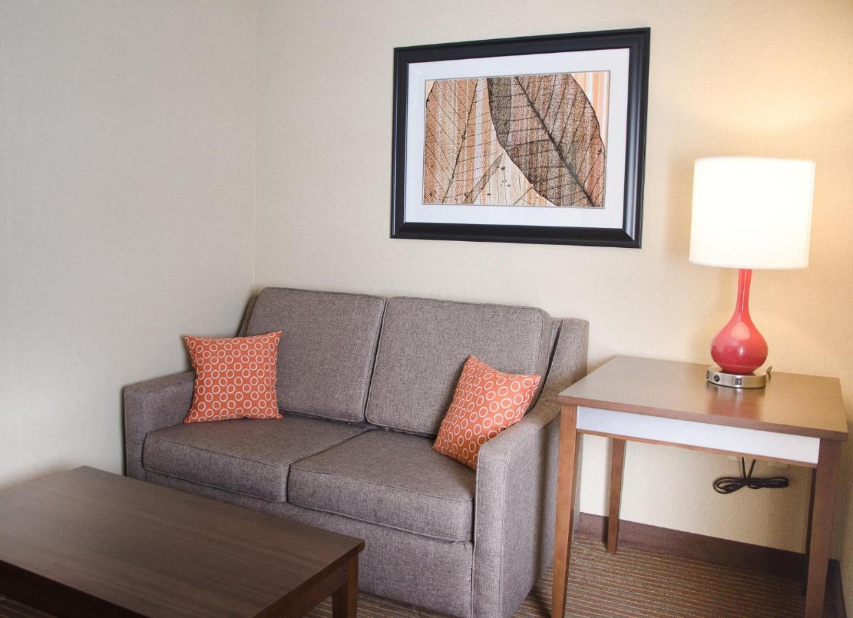 Holiday Inn Express Hotel & Suites Watertown - Thousand Islands By Ihg Екстер'єр фото
