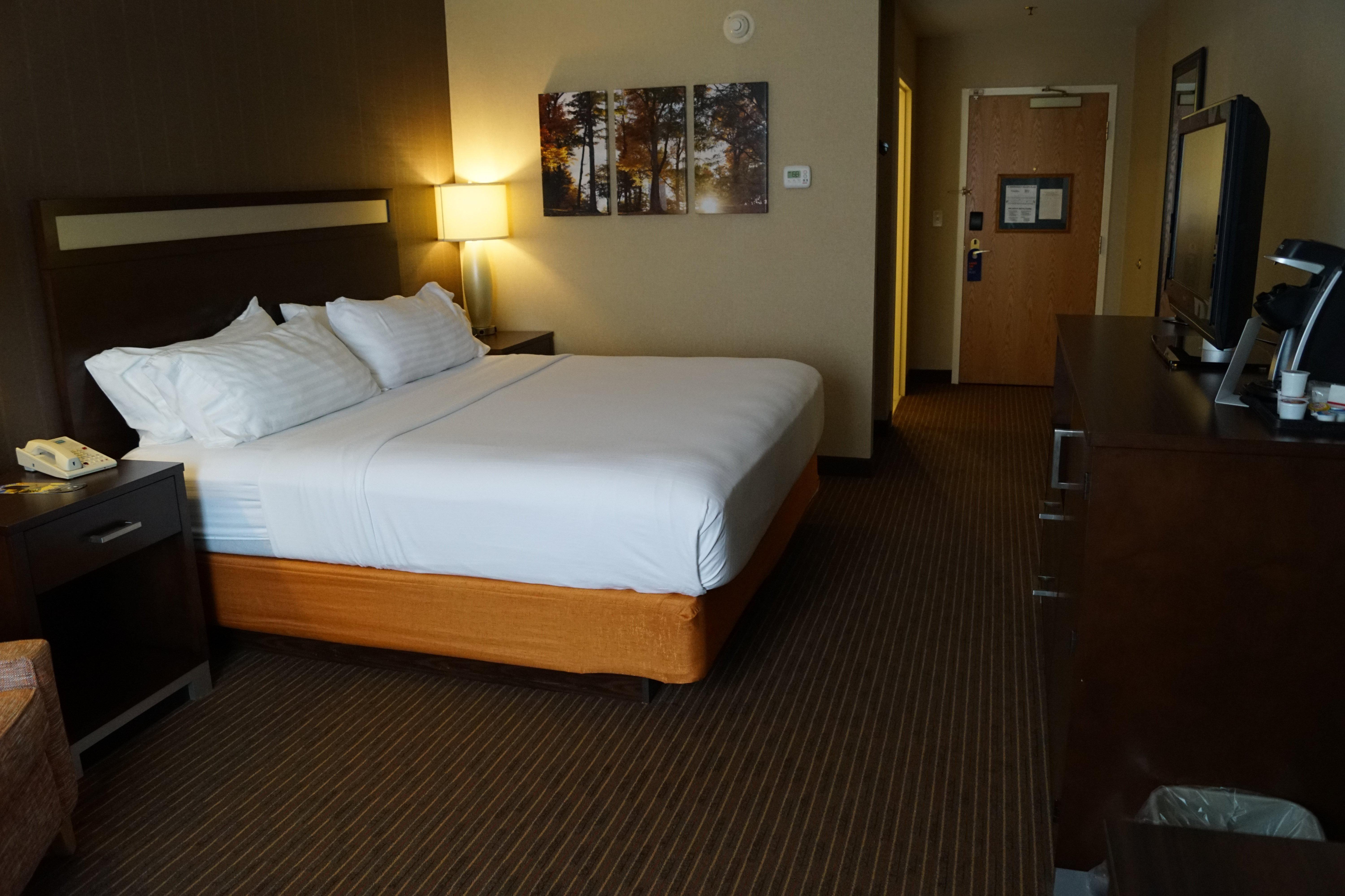 Holiday Inn Express Hotel & Suites Watertown - Thousand Islands By Ihg Екстер'єр фото