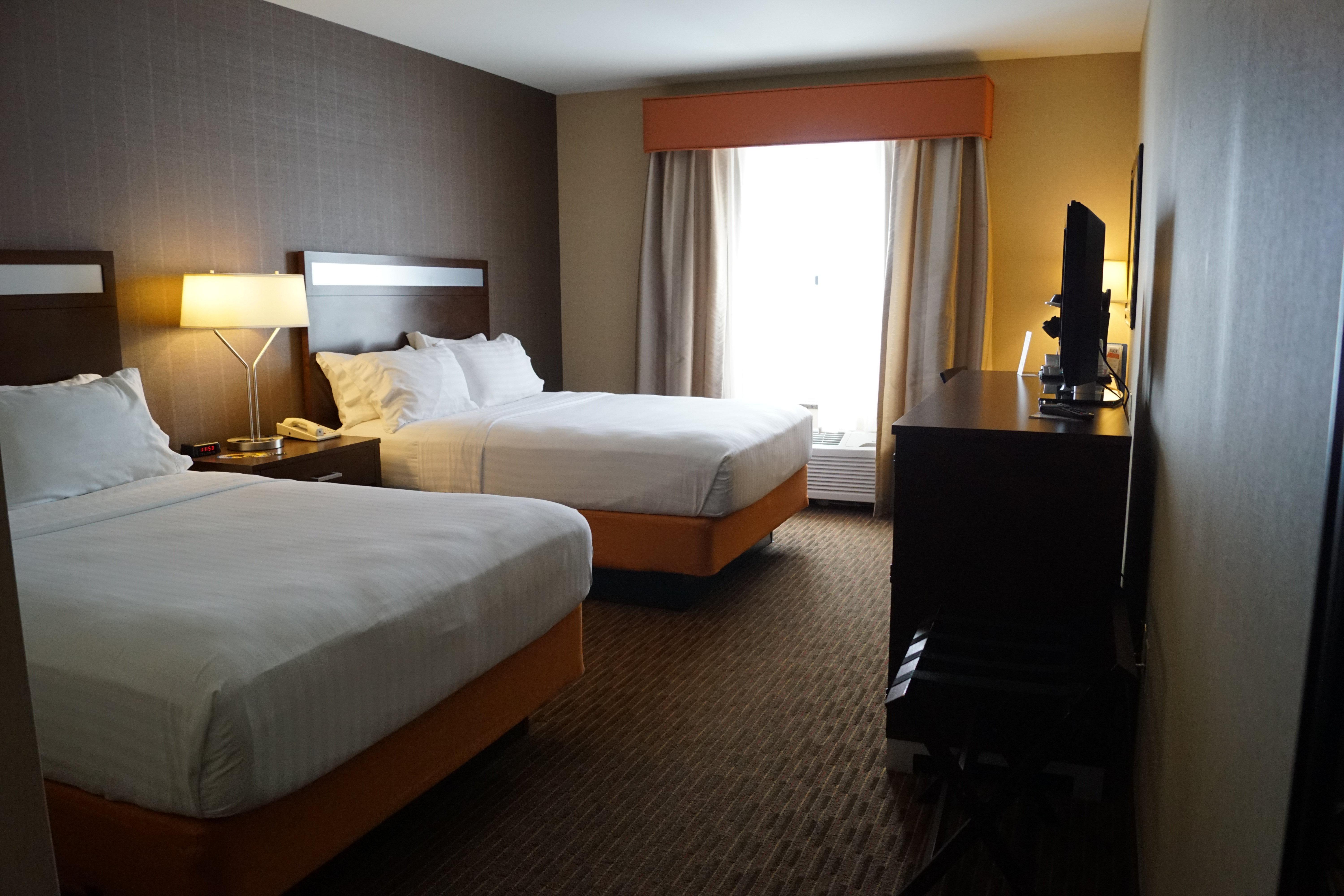 Holiday Inn Express Hotel & Suites Watertown - Thousand Islands By Ihg Екстер'єр фото