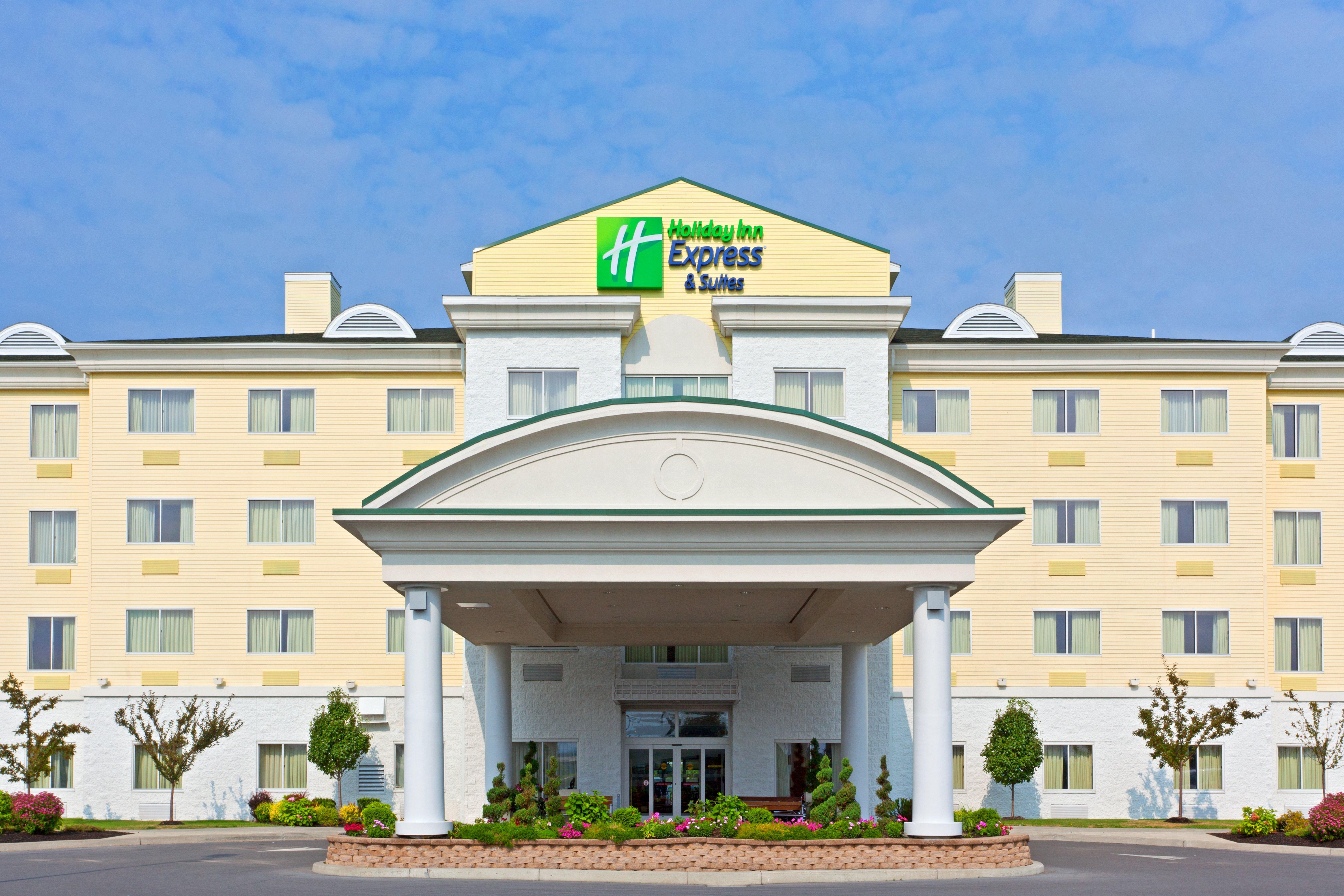 Holiday Inn Express Hotel & Suites Watertown - Thousand Islands By Ihg Екстер'єр фото