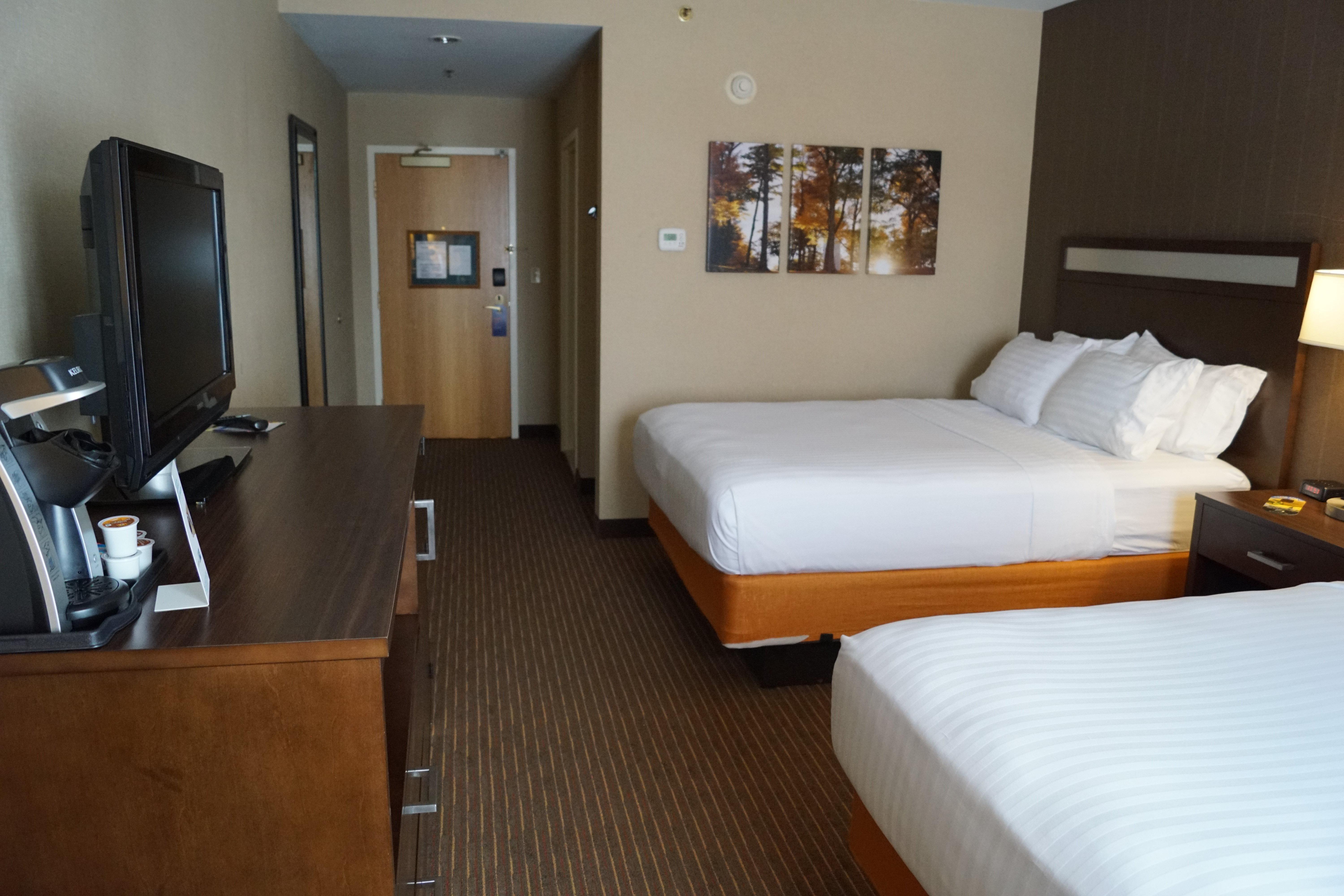 Holiday Inn Express Hotel & Suites Watertown - Thousand Islands By Ihg Екстер'єр фото
