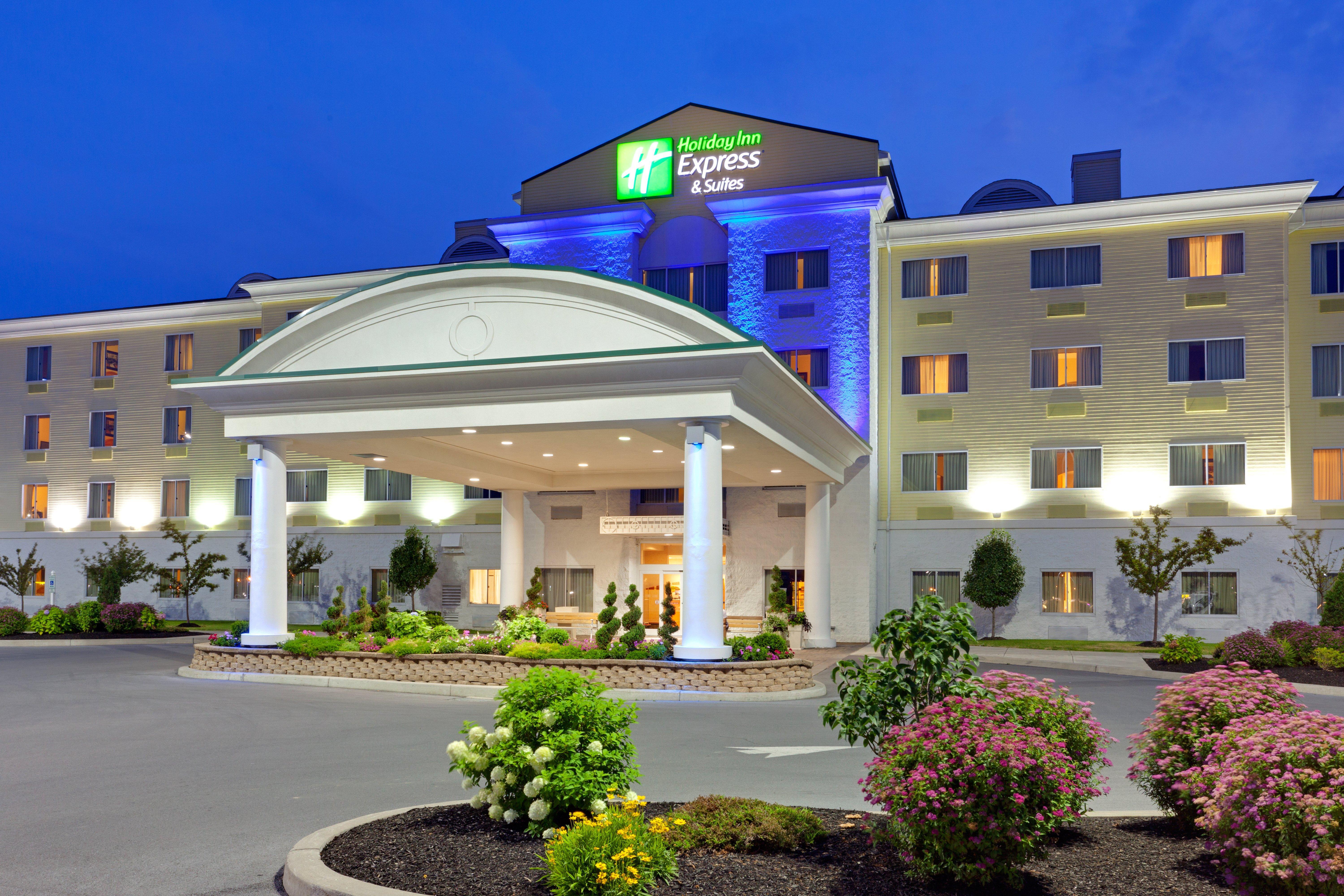 Holiday Inn Express Hotel & Suites Watertown - Thousand Islands By Ihg Екстер'єр фото