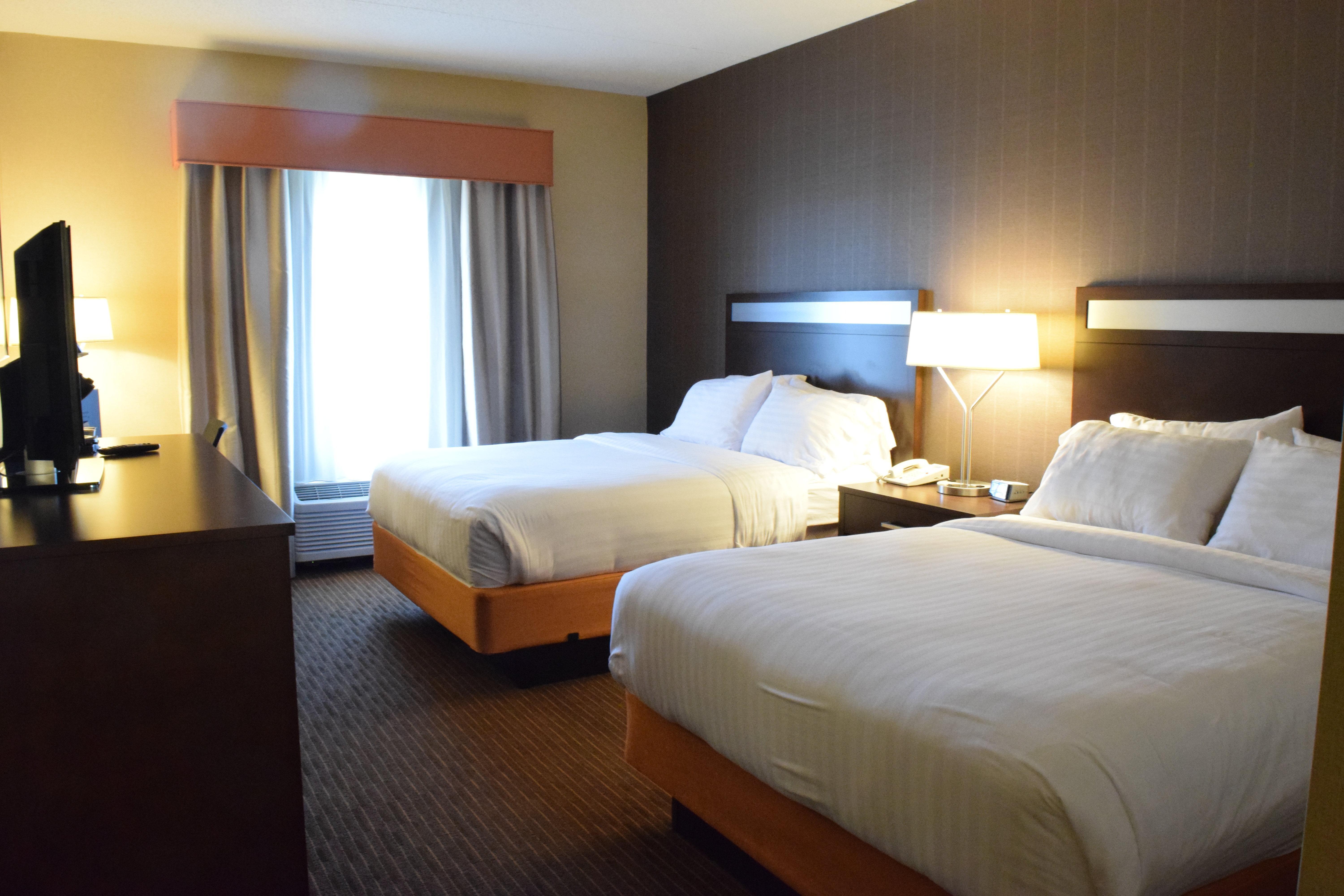 Holiday Inn Express Hotel & Suites Watertown - Thousand Islands By Ihg Екстер'єр фото