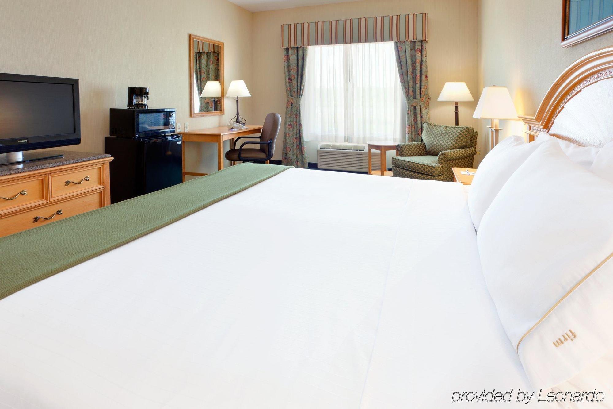 Holiday Inn Express Hotel & Suites Watertown - Thousand Islands By Ihg Номер фото