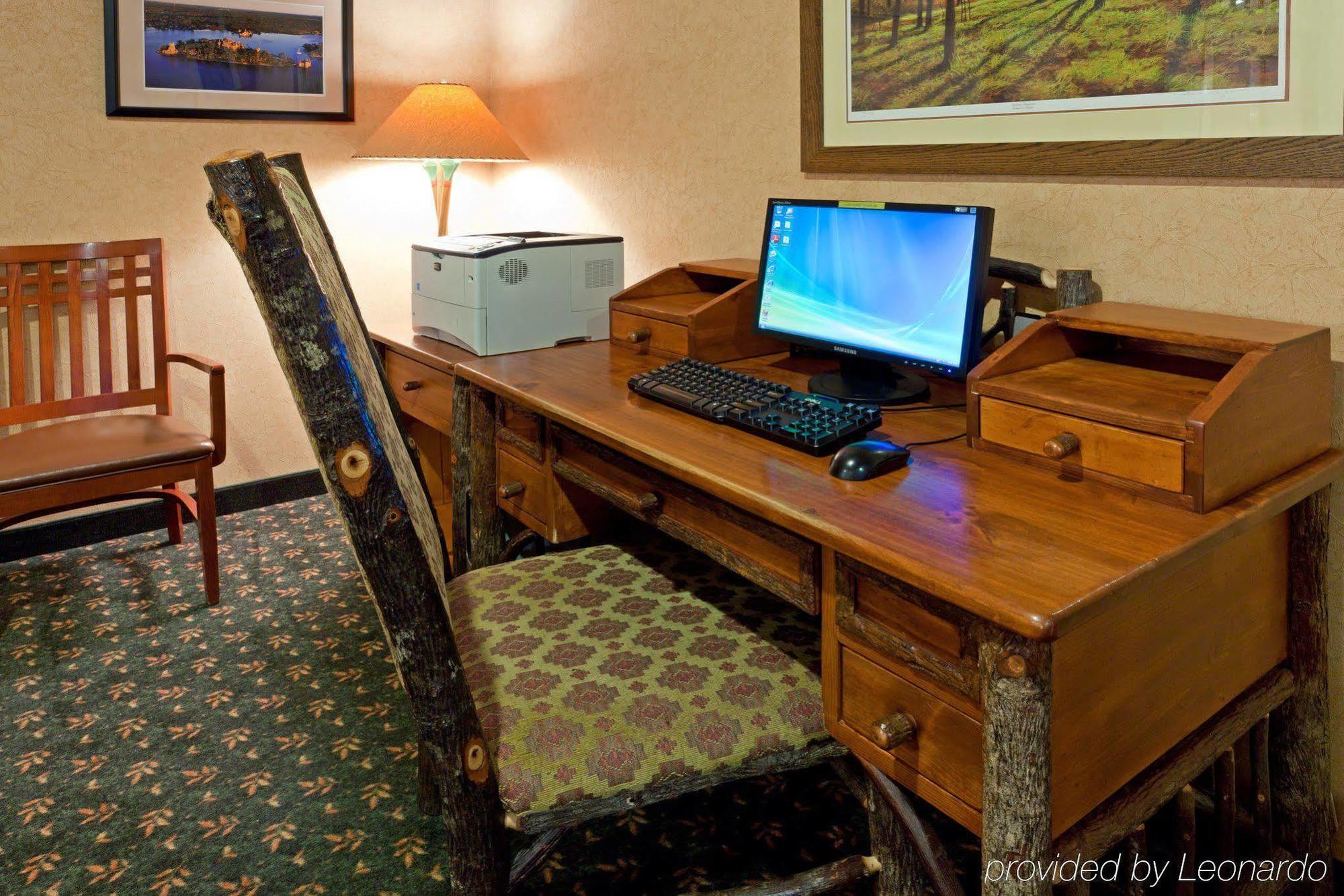 Holiday Inn Express Hotel & Suites Watertown - Thousand Islands By Ihg Екстер'єр фото